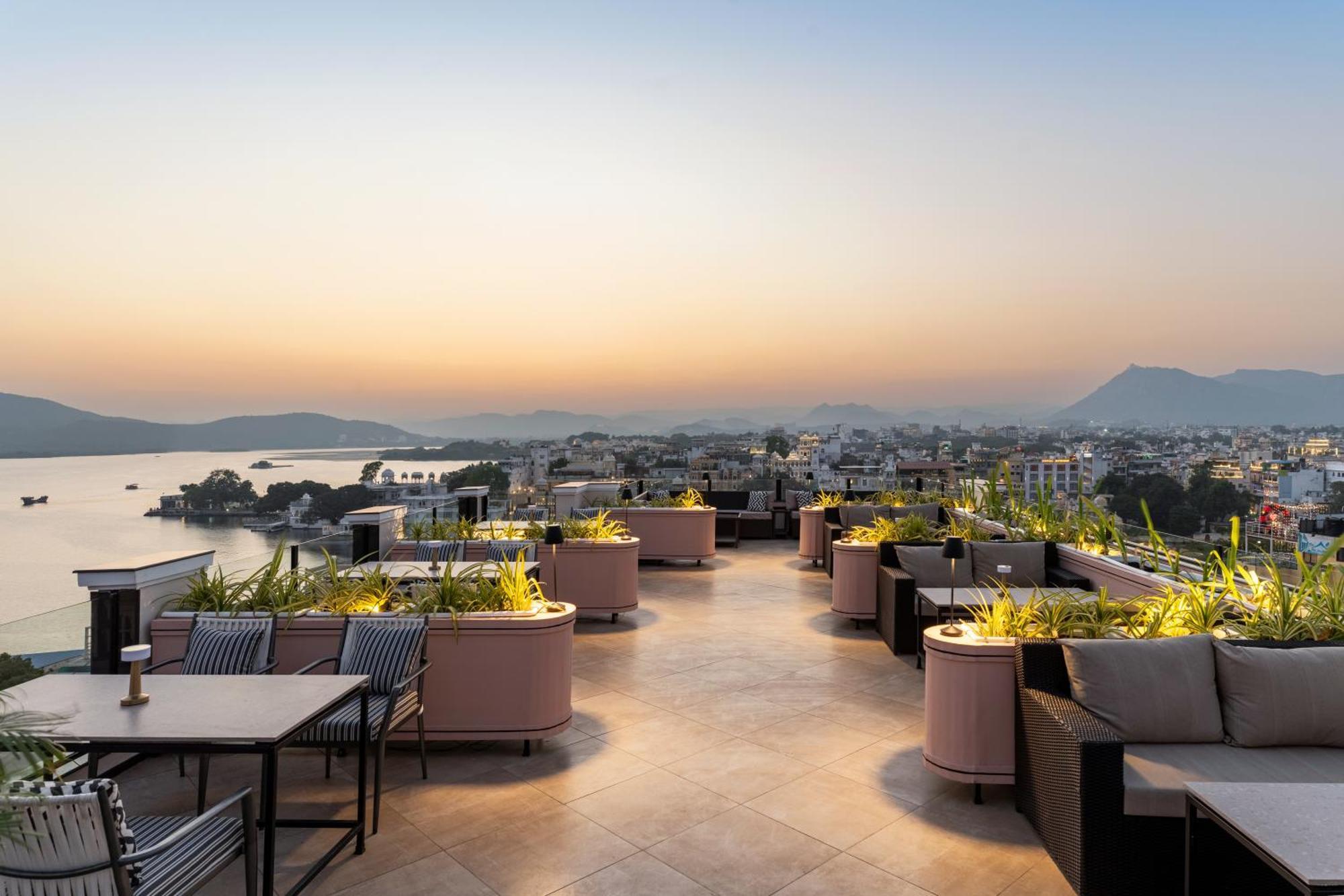 Hotel The Red Pier By Downtown Udaipur Exterior foto